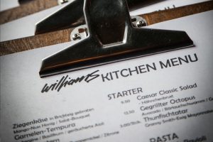 Williams Bar Kitchen Menu im Klemmbrett
